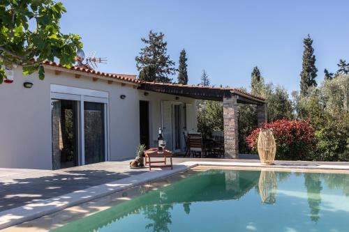Saronikos Villa | RELAXING POOL HOUSE IN LAGONISI 2