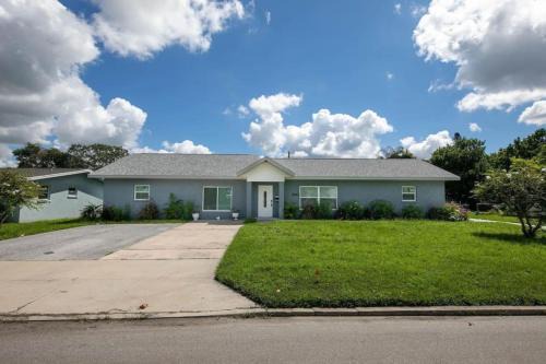 Palmetto House | Relaxing Pool Side - Near Fairgrounds