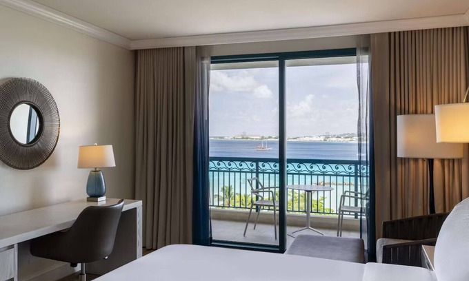 Garrison Historic Area Hotel | Relaxing Suite w/Stunning Bay Views & Infinity Pool Access - Beach steps away