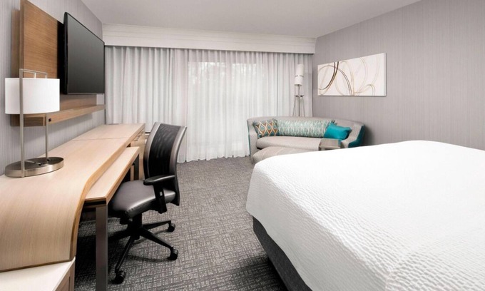 Tanasbourne House | Relaxing Unit Near to International Rose Test Garden! Pool, Pet-friendly