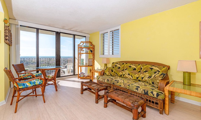 Atlantic Beach Condo | Remodeled, 2nd-Floor, Oceanfront Condo with Ocean View & Shared Pools/Hot Tub
