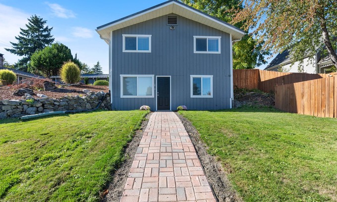 South Westside Apartment | Remodeled 3 bedroom/2 story with AC