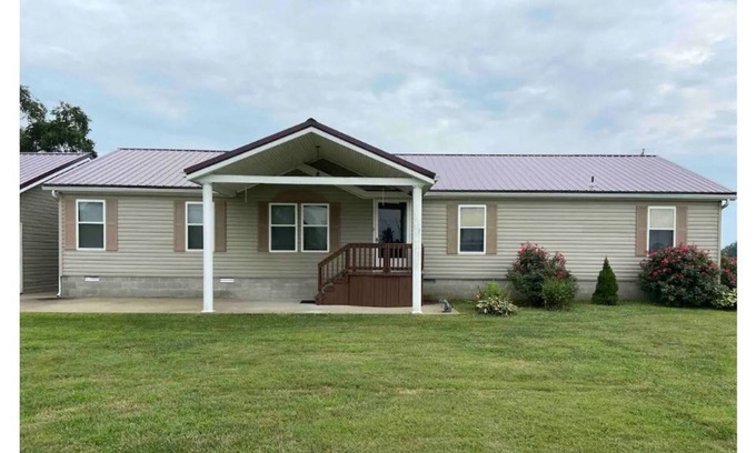 Benton House | Rend Lake Lodge, short and long term rental, utilities included. 
