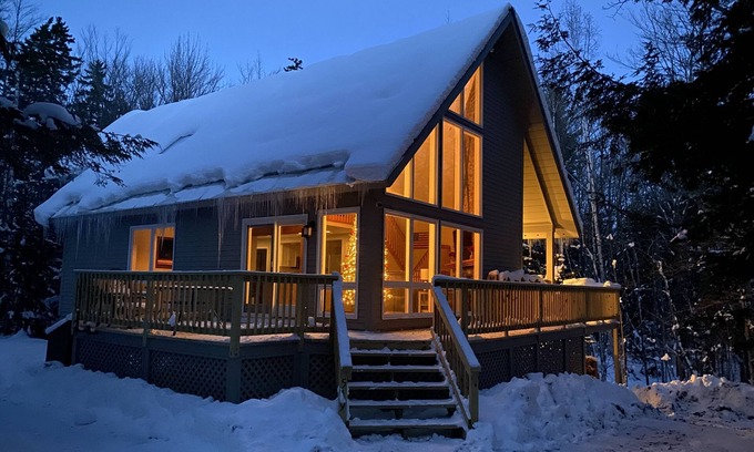 Mountain Acres House | Renovated 5BR ski house minutes from Stratton, Bromley, Mt. Snow & Magic Mtn!