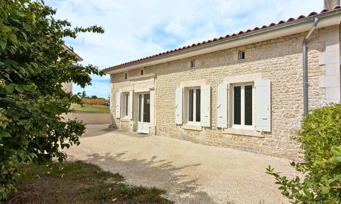 Challignac Cottage | Renovated Charente house with private garden and parking