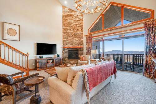 Sugar Mountain Apartment | Reserve 13B