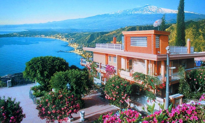 Taormina Apartment | Residence Schuler - Apartment 'A' with sea-Etna view