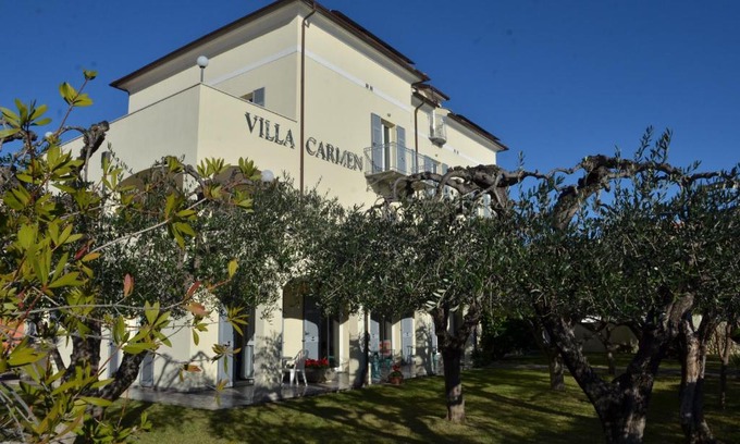 Pietra Ligure Apartment | Residence Villa Carmen fronte mare a 50 mt