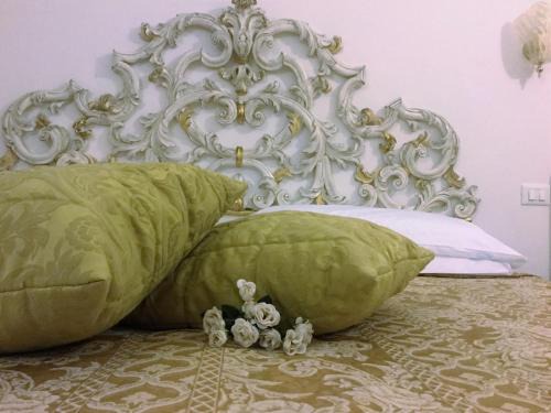 Historic Center House | Residenza Due Torri check in presso HOTEL CENTRALE Vicolo Cattani 7