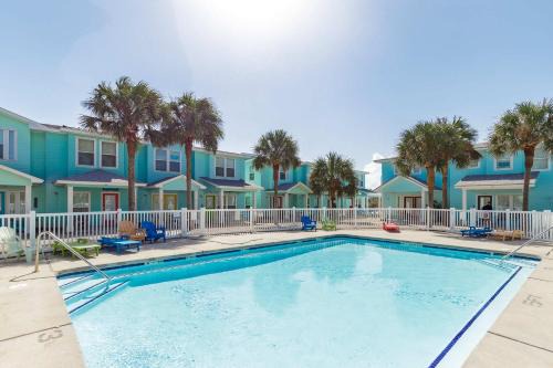 Port Aransas House | Resort Pool & Pet Friendly - Sleeps 9
