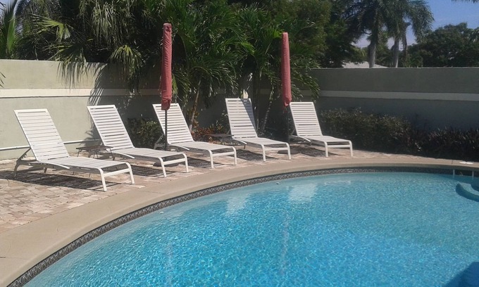 Coral Ridge Isles House | Resort Style Get Away Close To The Beach