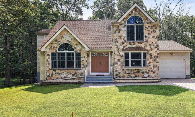 East Stroudsburg House | Rest in our Nest! Cozy Pocono Mtn Retreat.