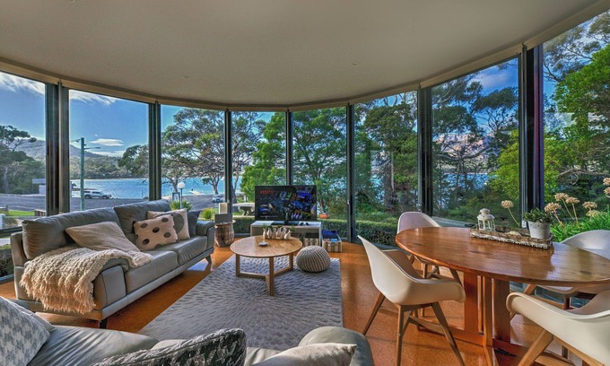 Coles Bay House | Rest Point