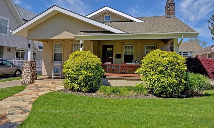 Bradley Beach House | Restored Craftsman (Add'l Carriage House -1309761) Badges, Towels, Linens