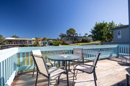 Mollymook Beach House | Retro Beach House - roomy 4BR retreat near ocean