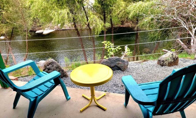 Three Rivers House | Retro River Casita -Waterfront, BBQ, Gameroom, Views π, 1 min to Sequoia Gate.