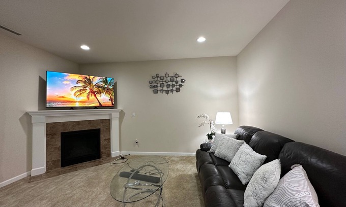 Mill Creek House | Reunion Villa: For relocation, fenced yard, main floor w BR and full bath. 30+N