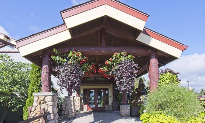 Wisconsin Dells Cabin | Revitalizing, Christmas Mountain Village, 2 Bedroom Cabin