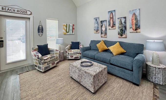 Central City House | Ridin' Waves - 14933