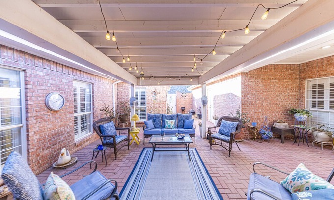Midland House | Right At Home-Midland Meadowpark. W/community pool