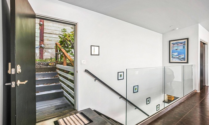 Rollingbay House | Right on the Water with Views From Every Room