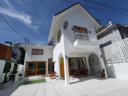 Khao Takiab Villa | RIM HuaHin Villa By RoomQuest