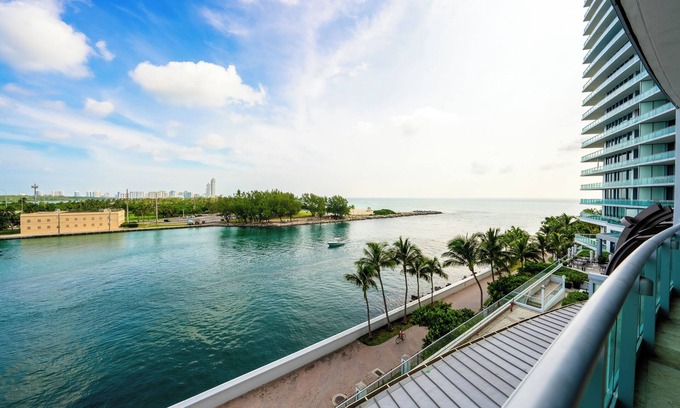 North Miami Condo | Ritz Carlton Hotel at Bal Harbour FL, 1147ft2!
