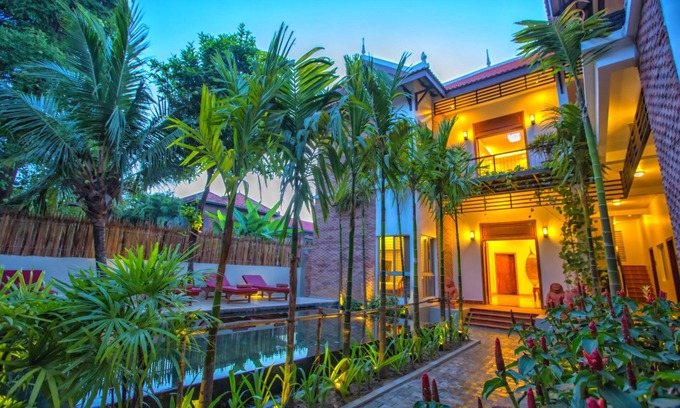 Siem Reap Hotel | River and Villa