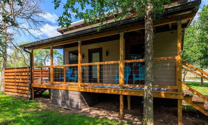 Fredericksburg Cottage | River's Edge Cottage with river views & access - near wineries & town