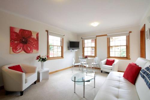 Battery Point Apartment | River View on Secheron - A Cosy Battery Point Haven