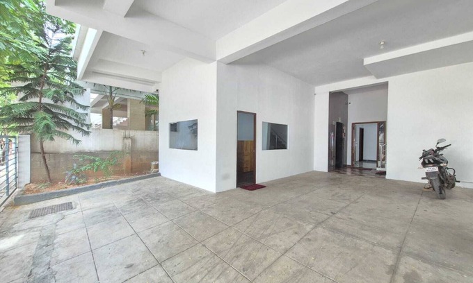 Manapakkam Hotel | Rivera Nest