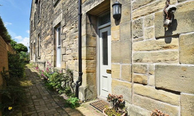 Alnmouth Cottage | RIVERBANK COTTAGE, pet friendly, with open fire in Alnmouth
