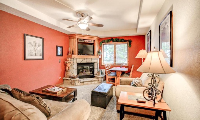 Four O'Clock House | Riverbend 211