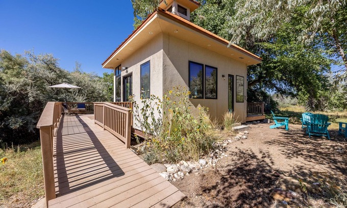 Aztec Cottage | Riverside Retreat Aztec -Tiny Home on the Animas River. 30 minutes to Durango!