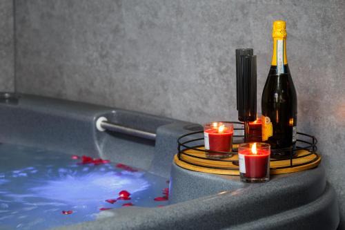 Sheffield Apartment | Riverside studio with Jacuzzi!
