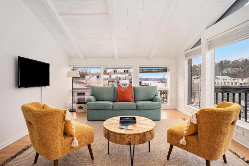 Saugatuck Apartment | Riverside Suites - Unit A