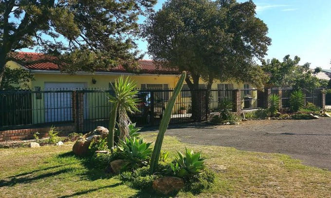 Gordon's Bay Villa | Riverside Villa