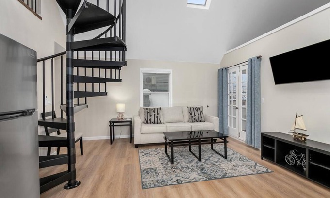 Saugatuck Apartment | Riverview Loft