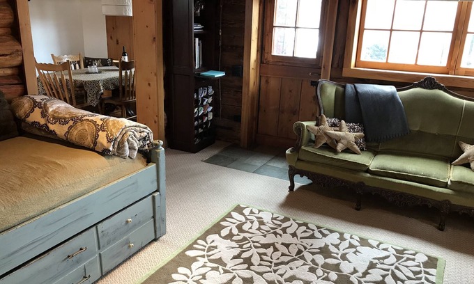 Moose Wilson Road Cabin | RIVERWOLF: CLEANEST LOG CABIN On Bike Path!