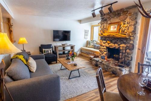 Moose Wilson Road Apartment | RMR: Cedars 1412 Condo in The AspensWilson WY