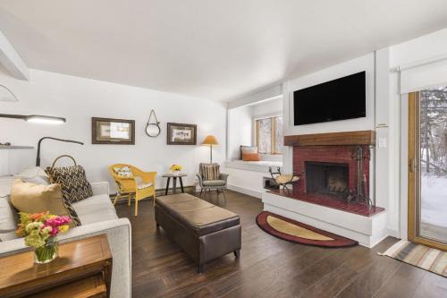 Moose Wilson Road Apartment | RMR: Hawthorne 214 Condo in The AspensWilsonWY