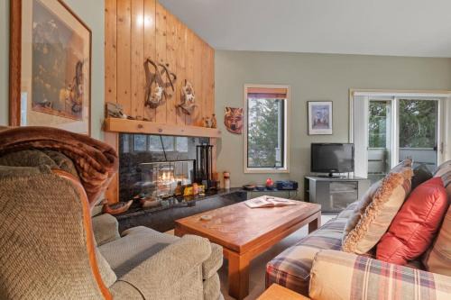 Moose Wilson Road Apartment | RMR: Mountain Ash 3 Condo in The AspensWilsonWY
