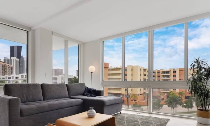 Sunny Isles Beach Apartment | Roami at Sunny Isles | Rooftop Pool | 4 Bedroom