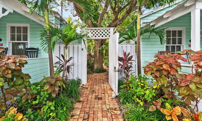 Key West Historic District Cottage | ~ROBINSON CRUSOE COTTAGE~ Delight in island vibes in this home with a pool.