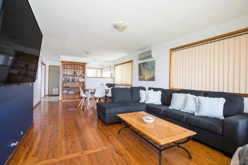 Culburra Beach House | Rockpool Pet Friendly 1 Min Walk to Beach