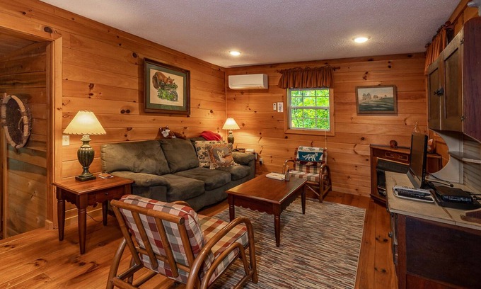 Lake Toxaway Cabin | Romantic Bungalow - Hike to Dozens of Waterfalls