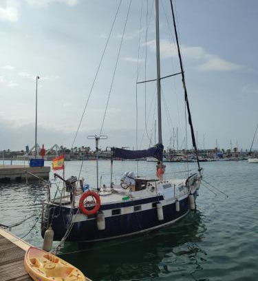 Camins al Grau Boat Rental | Romantic sailboat
