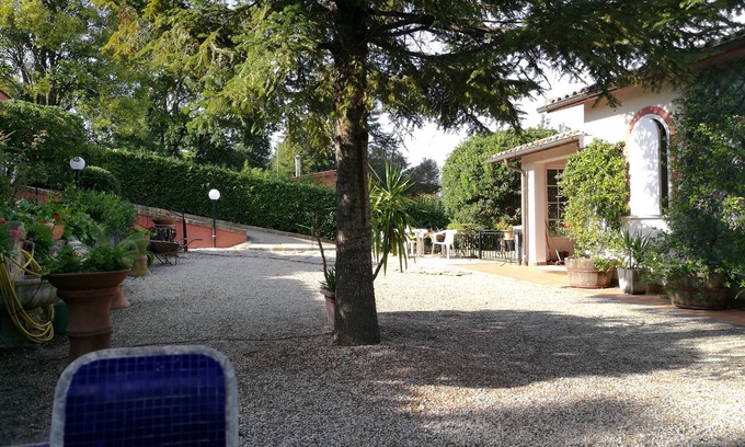 Sutri Villa | Rome in villa with garden