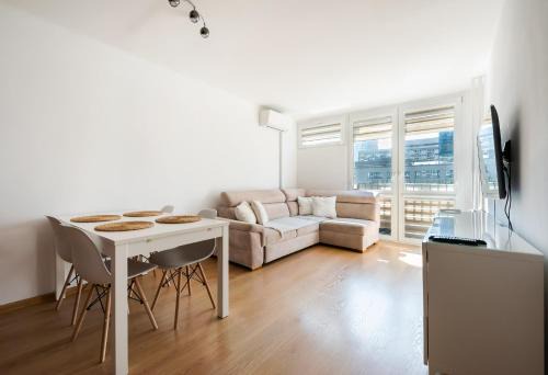 Srodmiescie Połnocne Apartment | Rondo ONZ Standard Apartment
