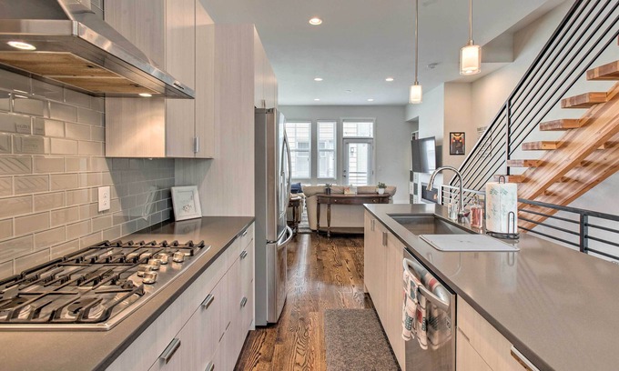 San Rafael Apartment | Rooftop Deck & City Views: Denver Abode!